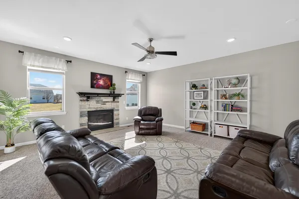 $640,000 | 301 Hallmark Way, Sun Prairie, WI 53590
