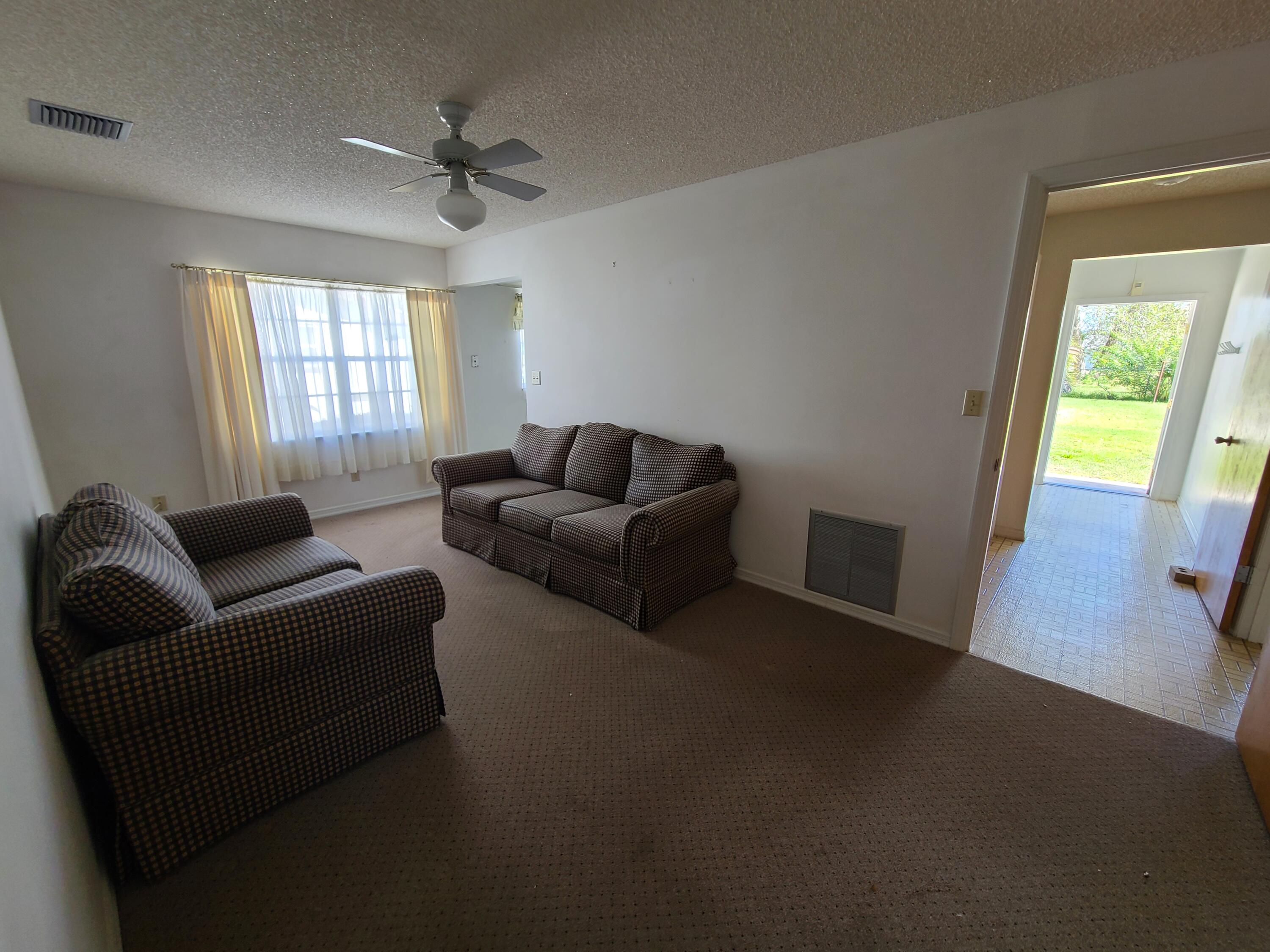 812 Hartman Road Fort Pierce, FL 34947 - Photo 13 of 15 20220119_125300
