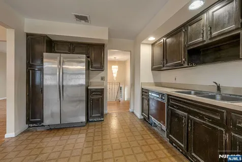 $690,000 | 415 Goffle Road, Wyckoff, NJ 07481