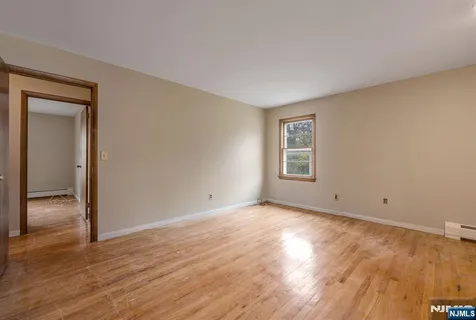 $690,000 | 415 Goffle Road, Wyckoff, NJ 07481