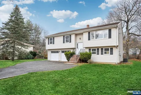 $690,000 | 415 Goffle Road, Wyckoff, NJ 07481