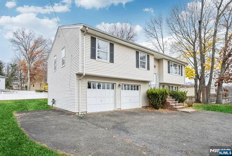 $690,000 | 415 Goffle Road, Wyckoff, NJ 07481