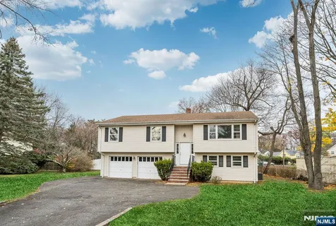 $690,000 | 415 Goffle Road, Wyckoff, NJ 07481