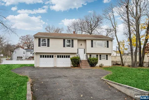 $690,000 | 415 Goffle Road, Wyckoff, NJ 07481