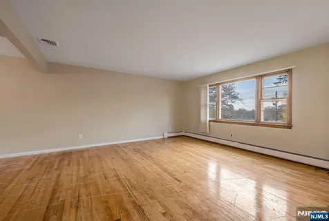 $690,000 | 415 Goffle Road, Wyckoff, NJ 07481