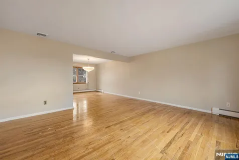 $690,000 | 415 Goffle Road, Wyckoff, NJ 07481