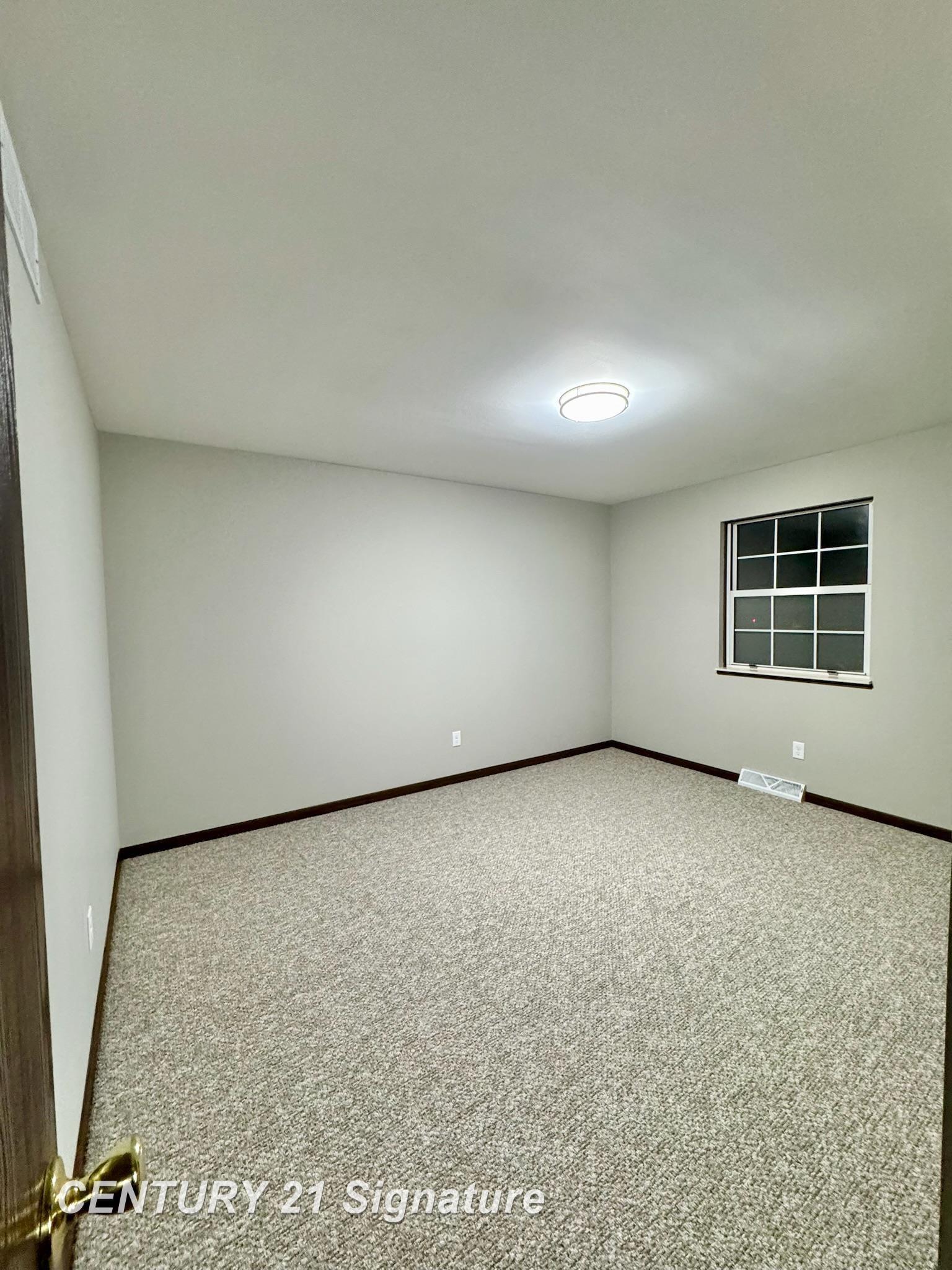 2480 North Center Road Saginaw, MI 48603 - Photo 7 of 24 50197388-cd4bb168-8c68-4d18-b7ba-060e80d080e9.JPG