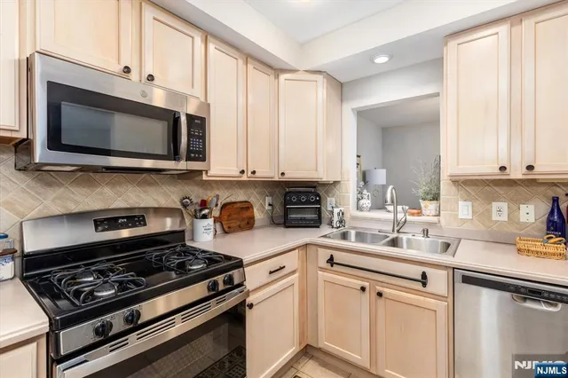 $429,000 | 1 Orient Way, Unit 202, Rutherford, NJ 07070