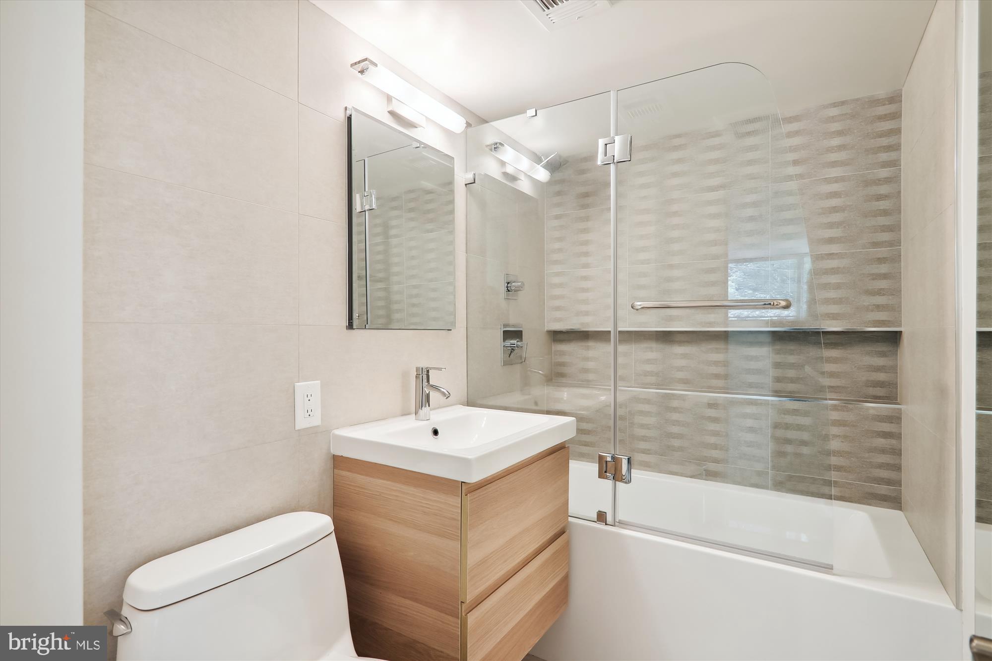 3945 Rickover Road Silver Spring, MD 20902 - Photo 26 of 43 3rd bathroom with soaking tub