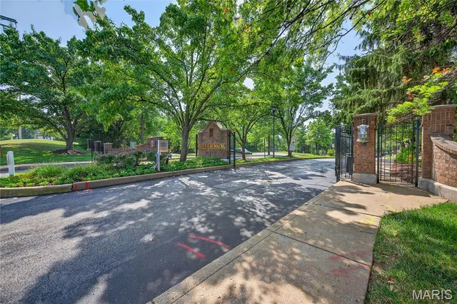 $299,900 | 13101 Mill Crossing Court, Unit 300, St. Louis, MO 63141