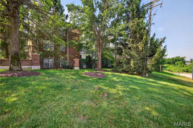 $299,900 | 13101 Mill Crossing Court, Unit 300, St. Louis, MO 63141