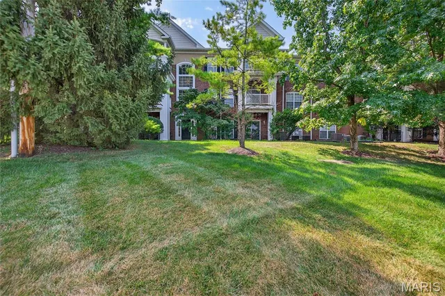 $299,900 | 13101 Mill Crossing Court, Unit 300, St. Louis, MO 63141