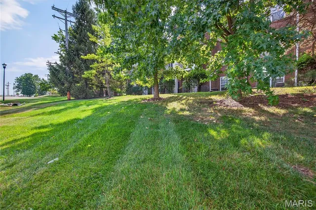 $299,900 | 13101 Mill Crossing Court, Unit 300, St. Louis, MO 63141