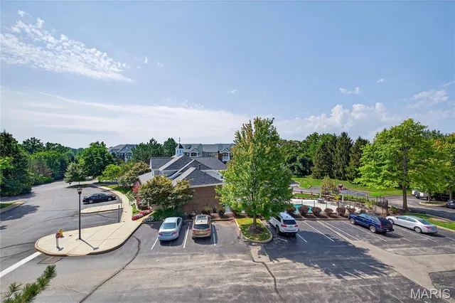 $299,900 | 13101 Mill Crossing Court, Unit 300, St. Louis, MO 63141
