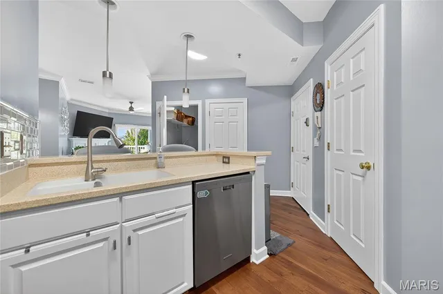$299,900 | 13101 Mill Crossing Court, Unit 300, St. Louis, MO 63141