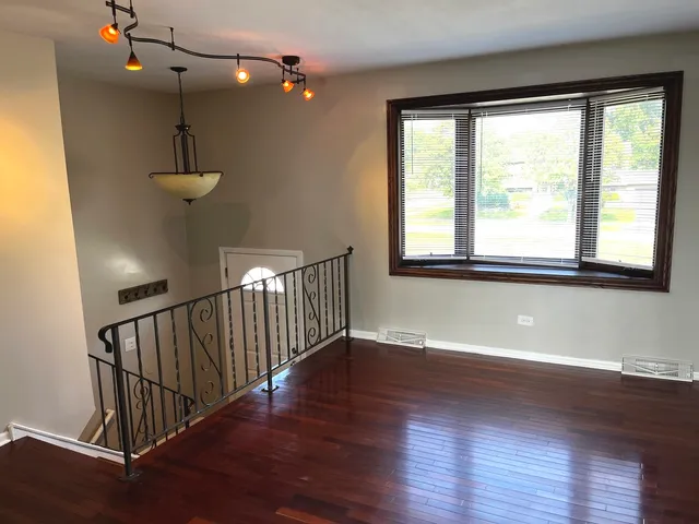 $317,000 | 16500 76th Avenue, Tinley Park, IL 60477