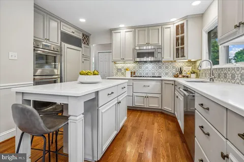 $1,350,000 | 1003 Dewolfe Drive, Alexandria, VA 22308