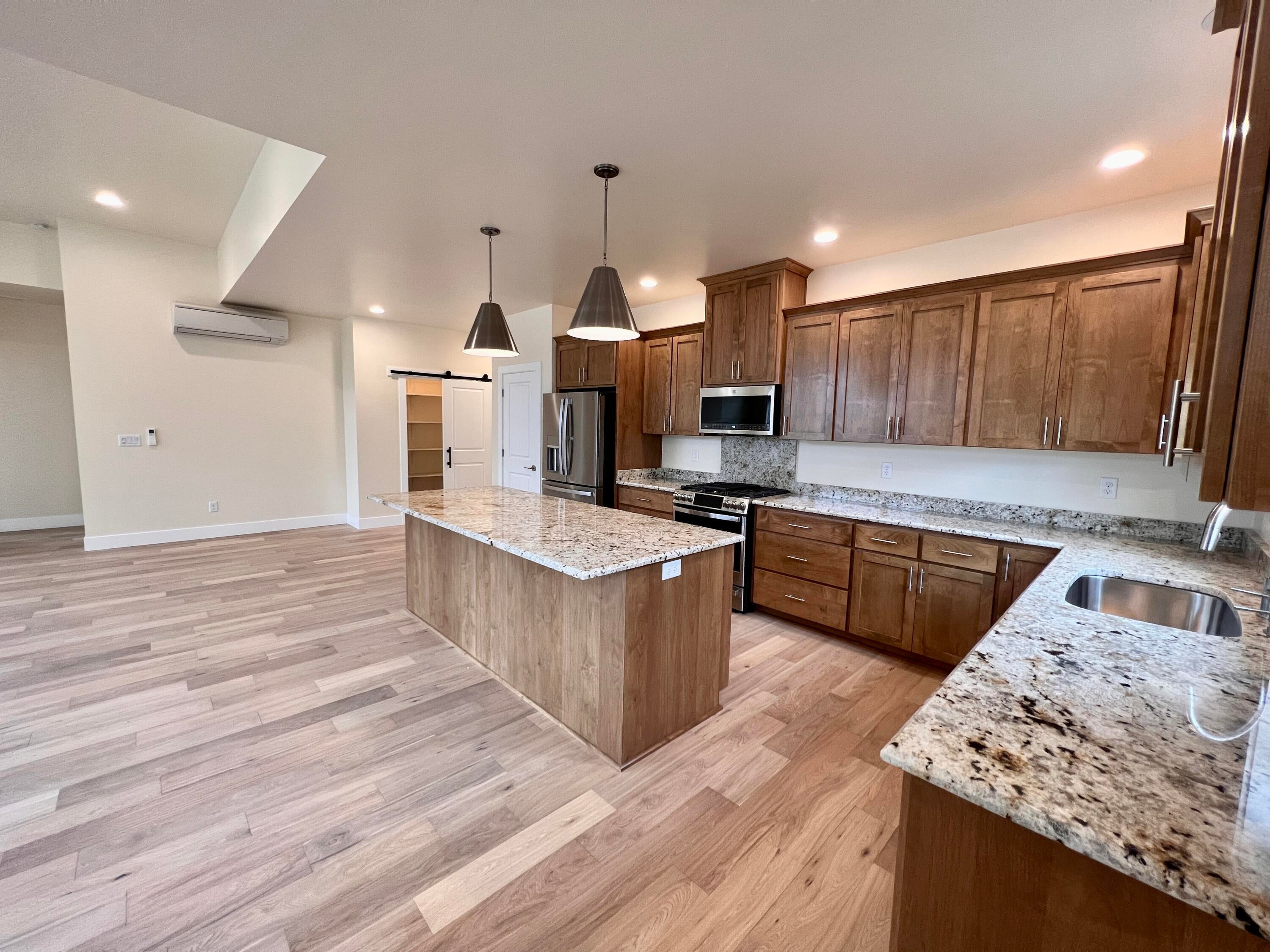 363 Randy Street Ashland, OR 97520 - Photo 3 of 28 Kitchen