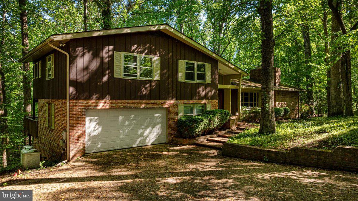 7818 Georgetown Pike McLean, VA 22102 - Photo 5 of 25 a front view of a house with garden
