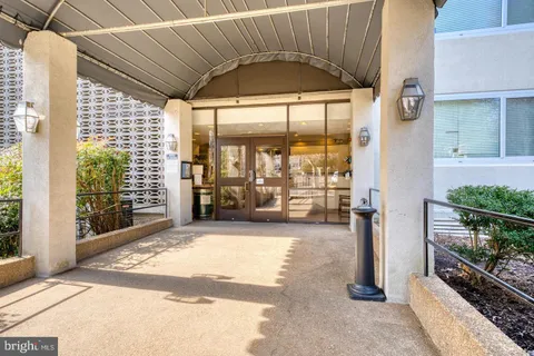 $285,000 | 4410 Briarwood Court North, Unit 36, Annandale, VA 22003