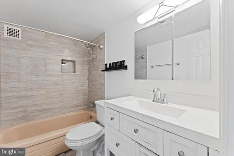 $285,000 | 4410 Briarwood Court North, Unit 36, Annandale, VA 22003