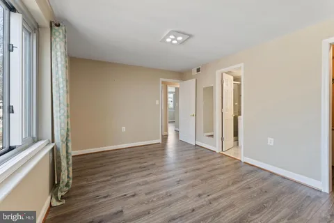 $285,000 | 4410 Briarwood Court North, Unit 36, Annandale, VA 22003