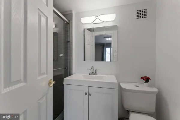 $285,000 | 4410 Briarwood Court North, Unit 36, Annandale, VA 22003