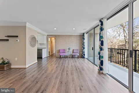 $285,000 | 4410 Briarwood Court North, Unit 36, Annandale, VA 22003