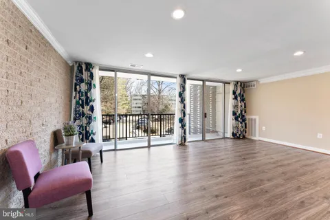 $285,000 | 4410 Briarwood Court North, Unit 36, Annandale, VA 22003