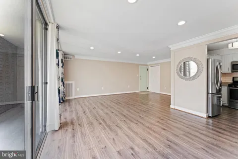 $285,000 | 4410 Briarwood Court North, Unit 36, Annandale, VA 22003