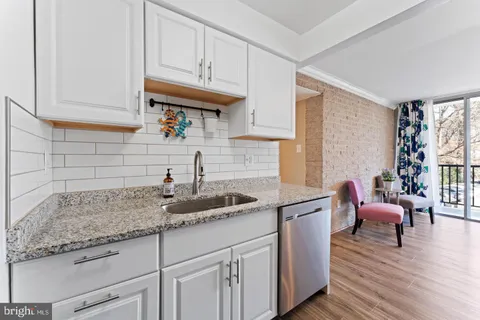 $285,000 | 4410 Briarwood Court North, Unit 36, Annandale, VA 22003