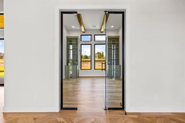 a view of entryway with a window