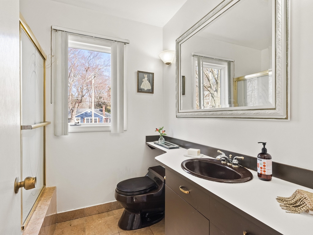 18 Knollwood Road Reading, MA 01867 - Photo 16 of 42 Gallery Image 16