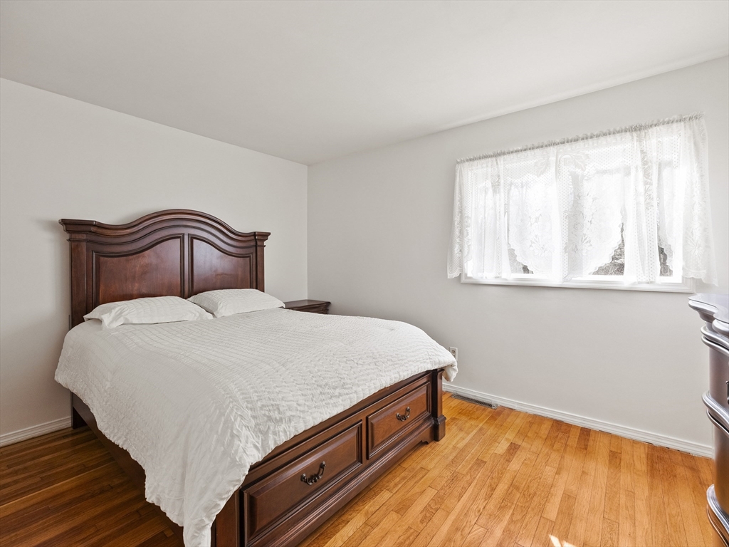 18 Knollwood Road Reading, MA 01867 - Photo 20 of 42 Gallery Image 20