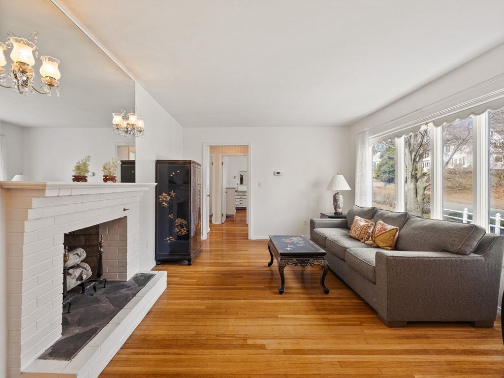 18 Knollwood Road Reading, MA 01867 - Photo 10 of 42 Gallery Image 10
