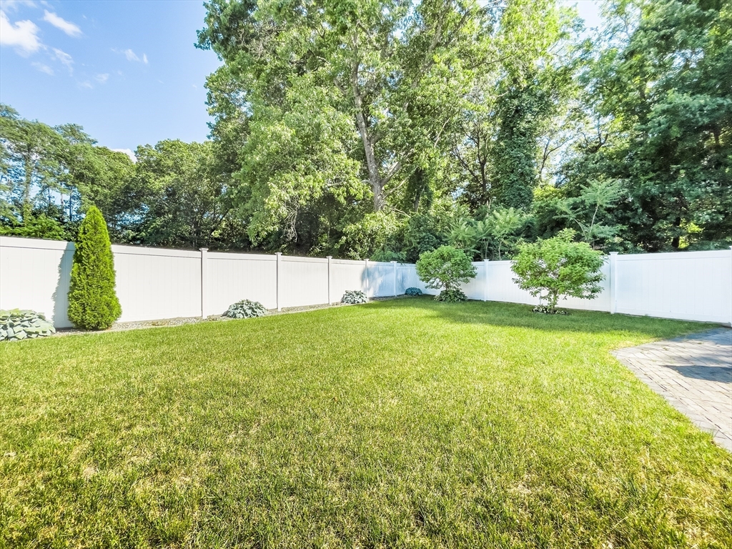 210 Naismith Street Springfield, MA 01104 - Photo 12 of 38
