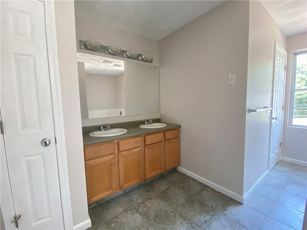 58 Ashbrook Drive Cranston, RI 02921 - Photo 16 of 28
