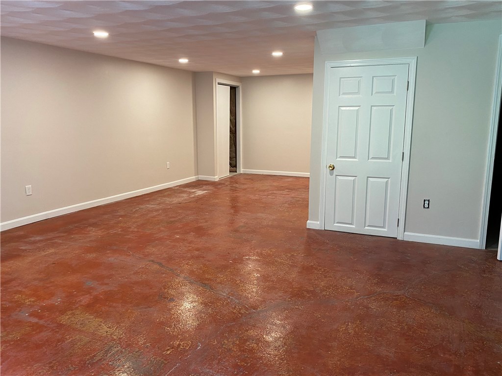 58 Ashbrook Drive Cranston, RI 02921 - Photo 22 of 28