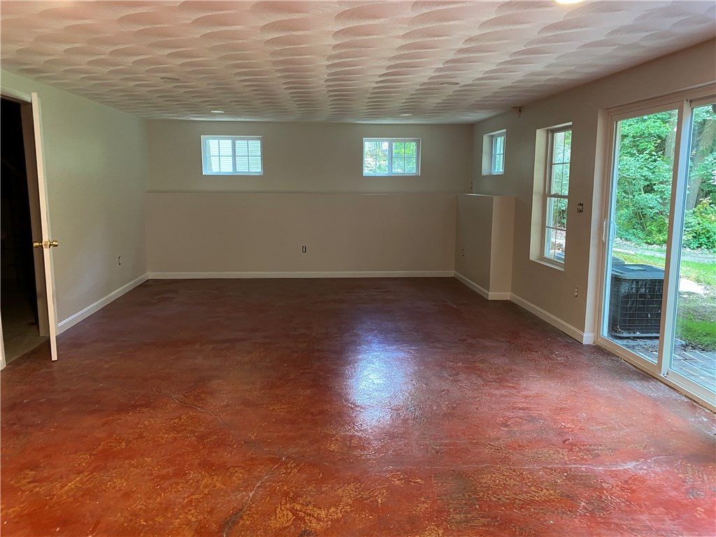 58 Ashbrook Drive Cranston, RI 02921 - Photo 23 of 28