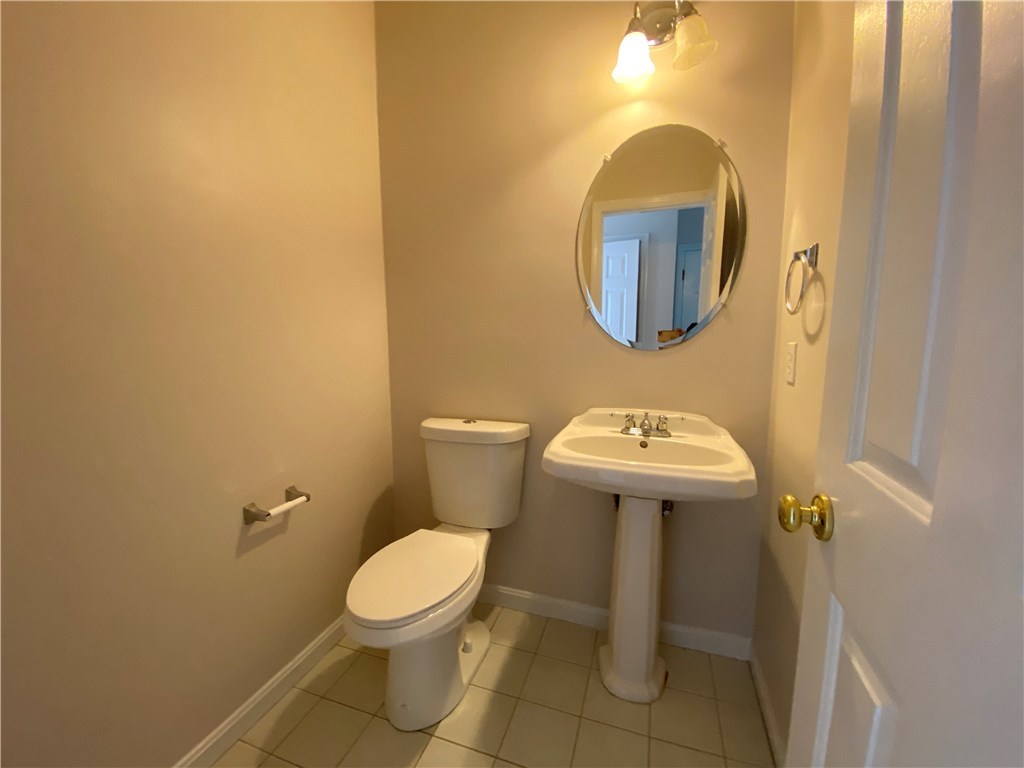 58 Ashbrook Drive Cranston, RI 02921 - Photo 9 of 28