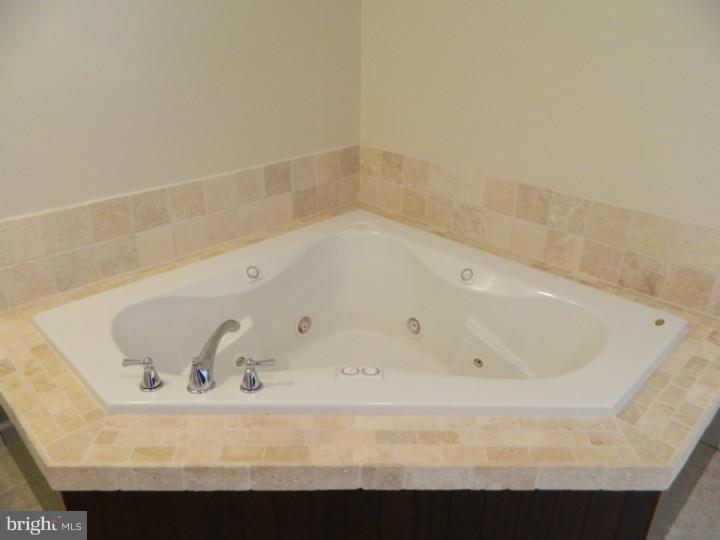 413 Junction Road Berlin, NJ 08009 - Photo 5 of 16