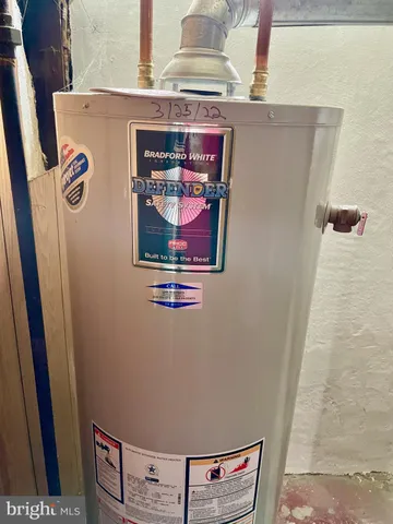 a view of utility room