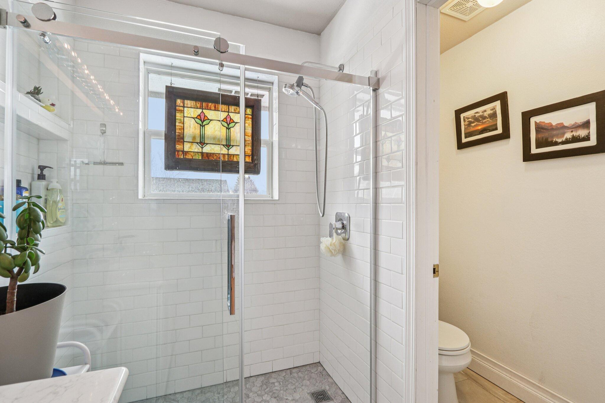 1274 Gullane Court, Unit 1519 Geneva, WI 53147 - Photo 33 of 70 Upper Level Full Bath