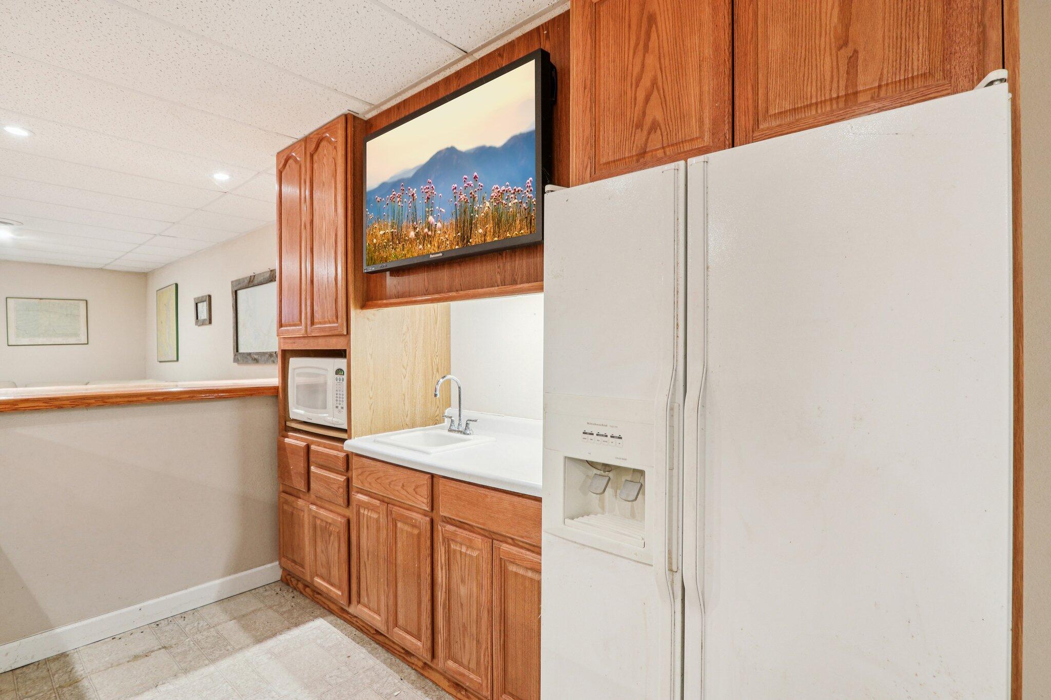 1274 Gullane Court, Unit 1519 Geneva, WI 53147 - Photo 41 of 70 Lower Level Bar Area