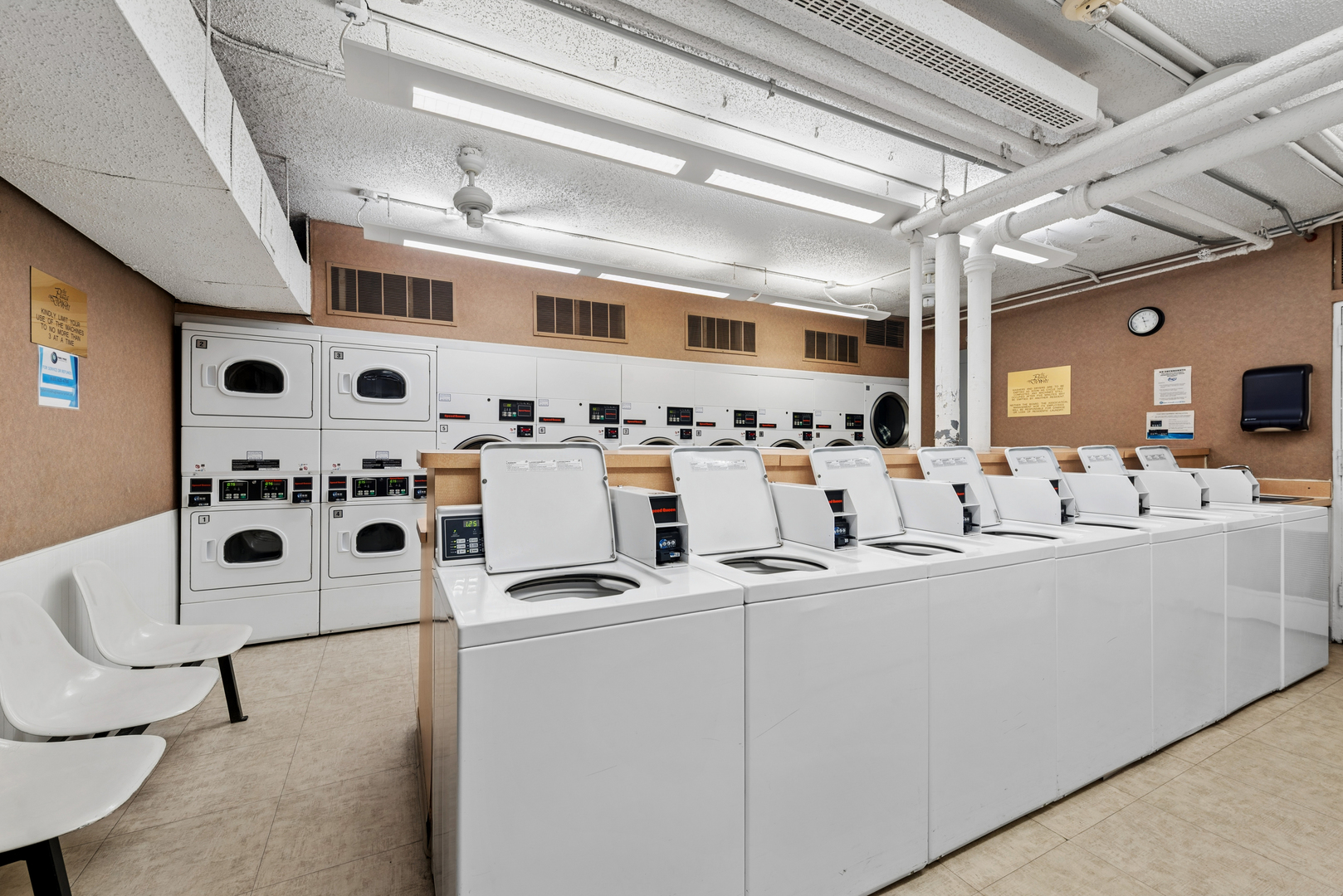 260 East Chestnut Street, Unit 3207 Chicago, IL 60611 - Photo 24 of 28