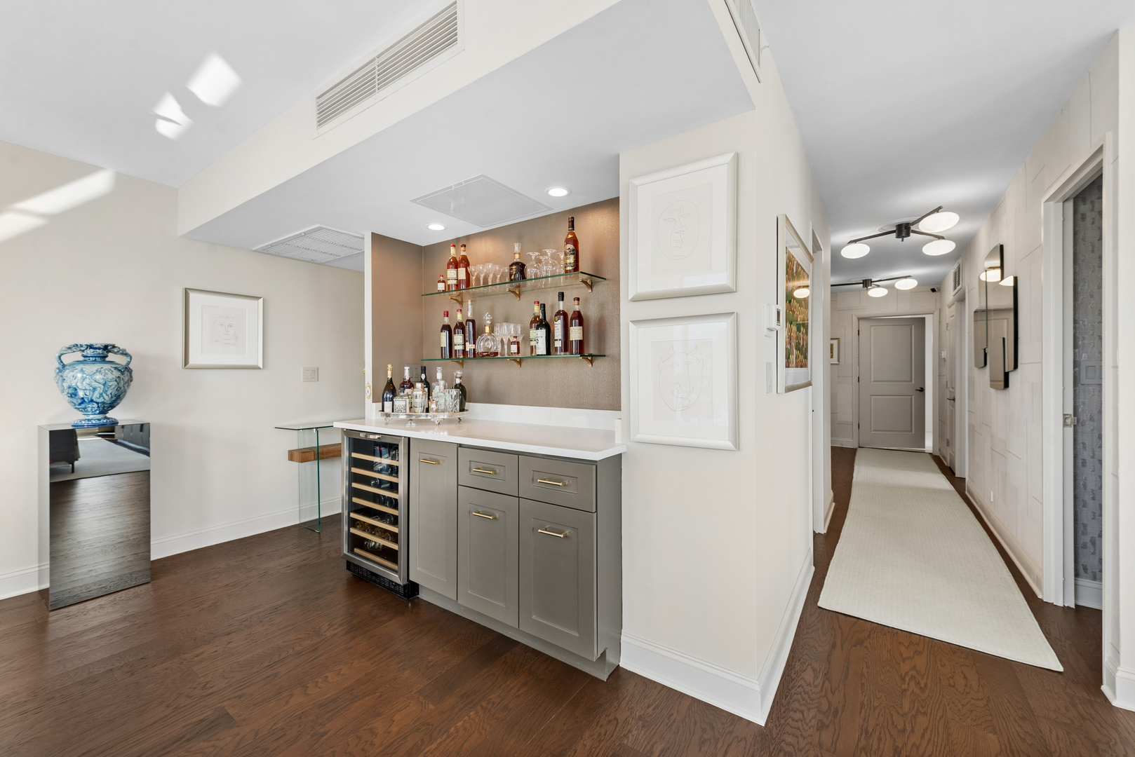 260 East Chestnut Street, Unit 3207 Chicago, IL 60611 - Photo 10 of 28