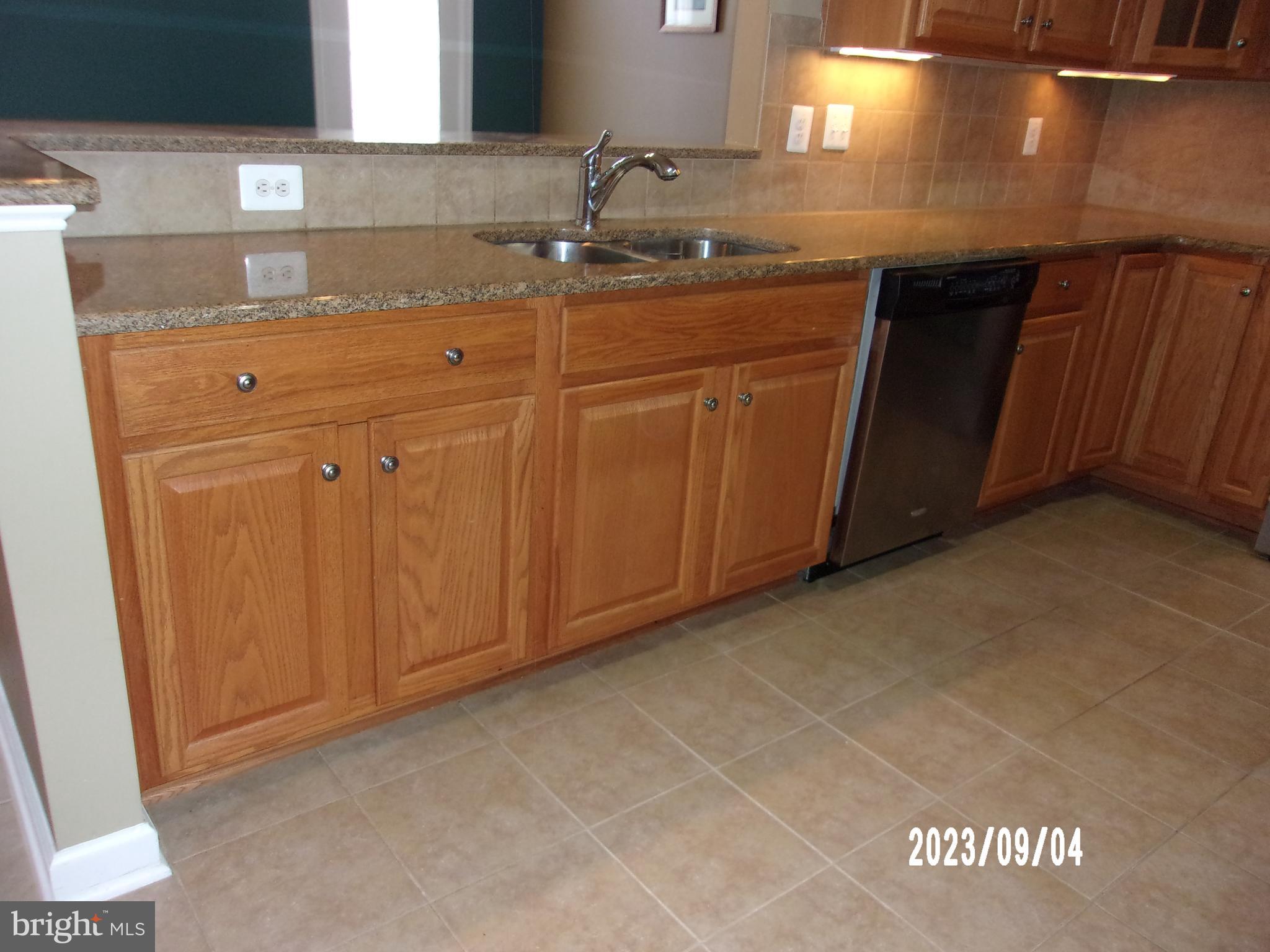 11607 Leesborough Circle Silver Spring, MD 20902 - Photo 12 of 29 Stainless Steel and Granite