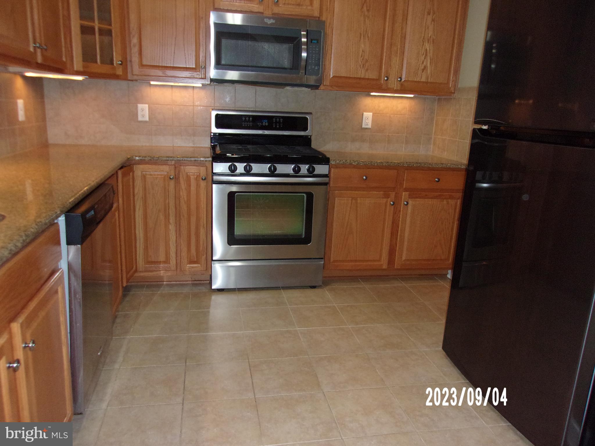 11607 Leesborough Circle Silver Spring, MD 20902 - Photo 13 of 29 Stainless Steel and Granite