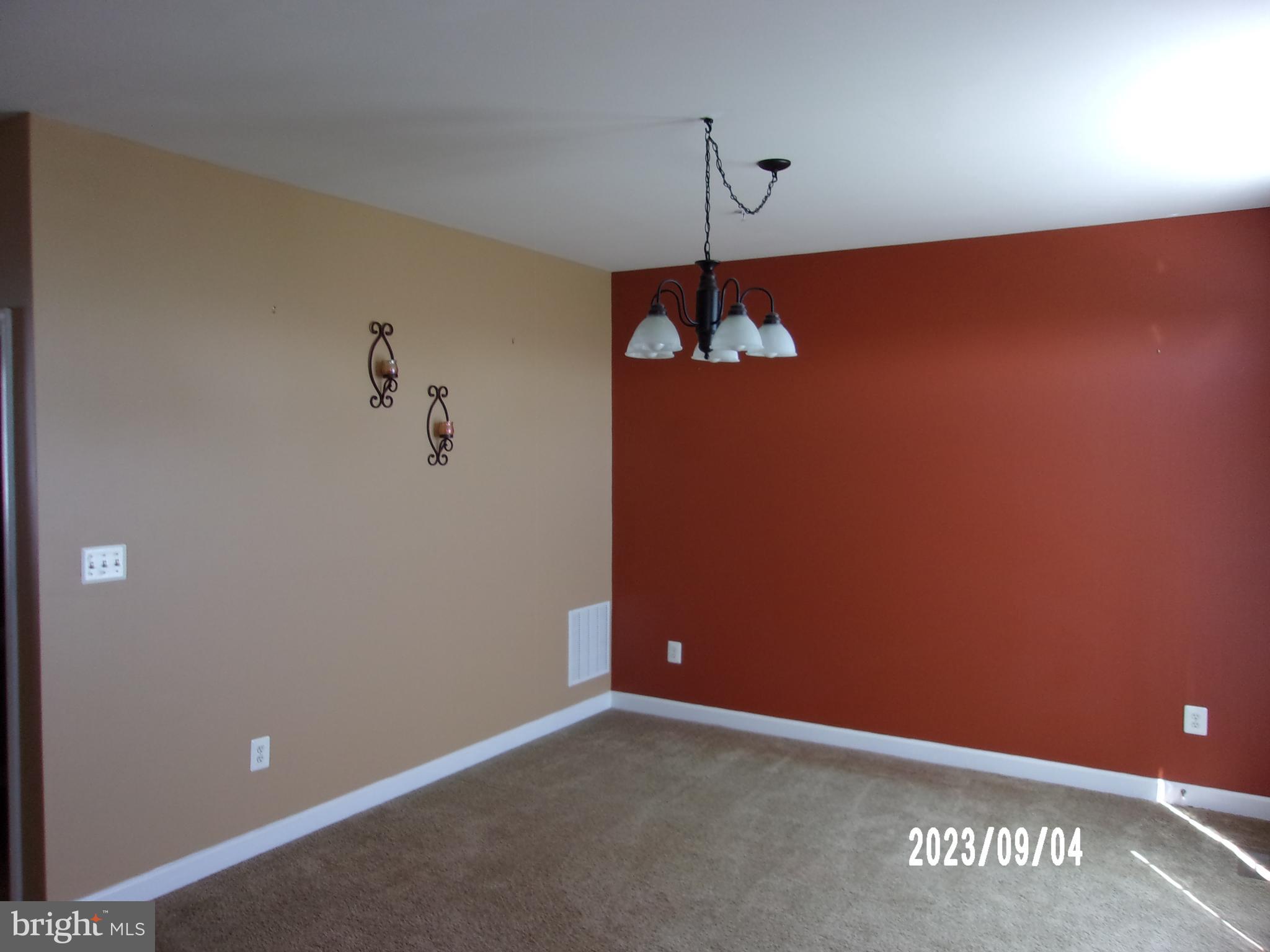 11607 Leesborough Circle Silver Spring, MD 20902 - Photo 9 of 29 Main Level Living or Dining