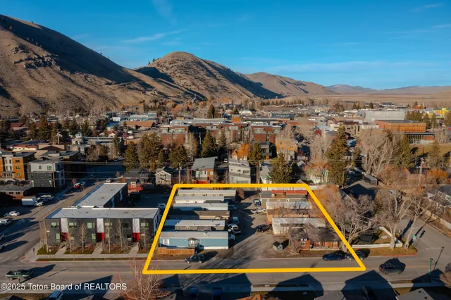 $6,750,000 | 125 West Kelly Avenue, Jackson, WY 83001